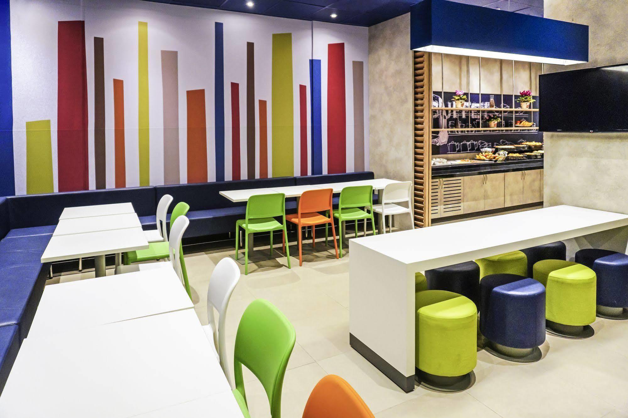 Ibis Budget Hyeres Hyères Exterior foto